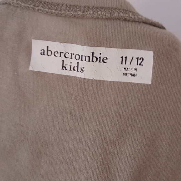 Abercrombie Kids T-Shirt - Picture 5 of 5